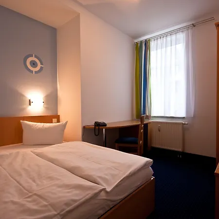 Outdoor Szálloda 3*